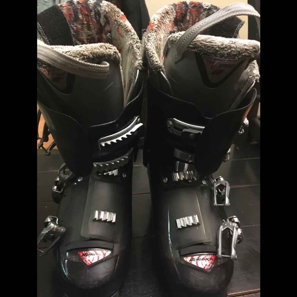 Nordica Easy Move Men ski Boots 85.